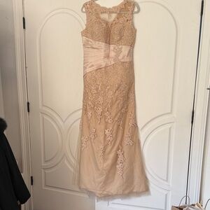 Elegant Lace Wedding Gown in Cream